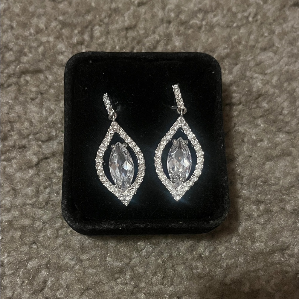 Elegant Silver Crystal Drop Earrings